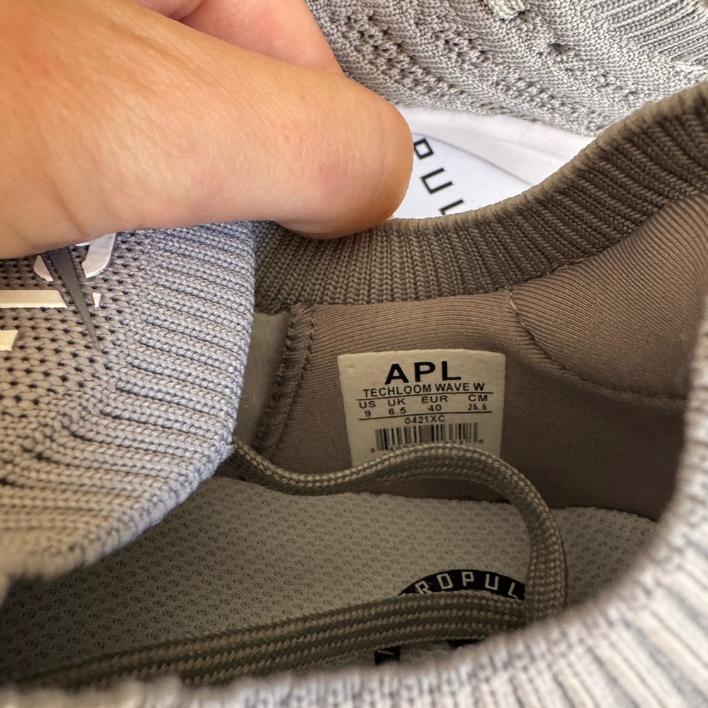 APL Techloom Wave Light Gray Athletic Shoes - Picture 3 of 4